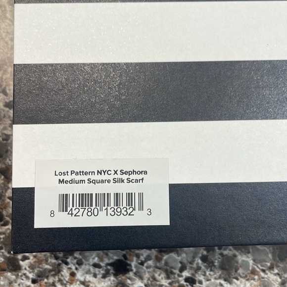 🍀Sale 4/$20 NWT Sephora Beauty Insider x Lost Pattern silk square scarf - Picture 5 of 5